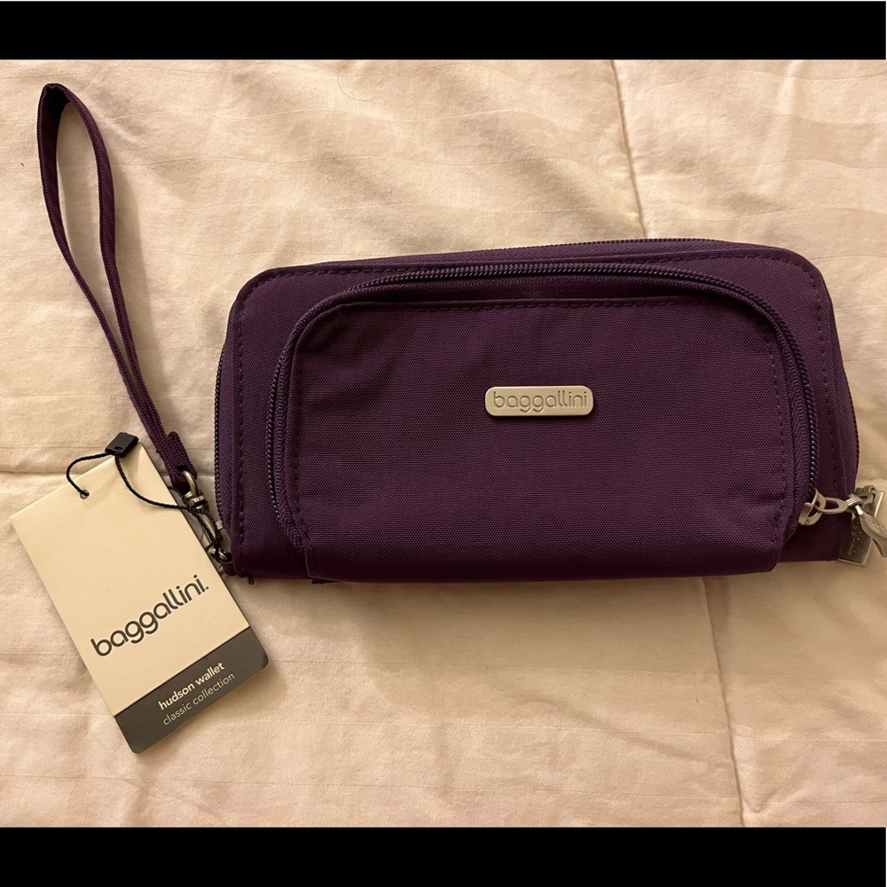 Baggalini Hudson Wallet Classic Collection